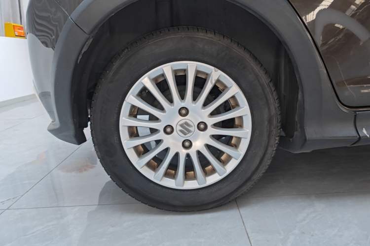 Used Suzuki Swift 2014 1.3L Manual Standard Edition Right Rear Wheel Hub