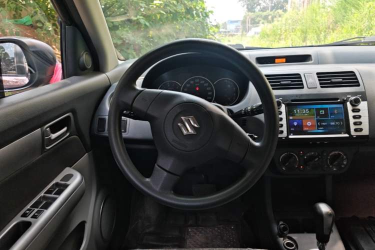 Used Suzuki Swift 2014 1.5L Automatic Fashion Edition Steering Wheel