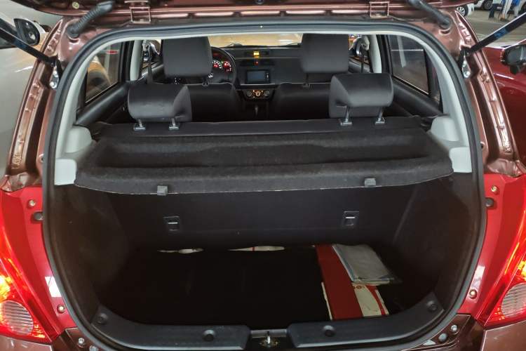Used Suzuki Swift 2014 1.5L Automatic Fashion Edition Trunk