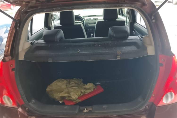 Used Suzuki Swift 2014 1.5L Automatic Fashion Edition Trunk