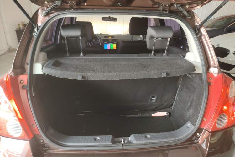 Used Suzuki Swift 2014 1.5L Automatic Fashion Edition Trunk