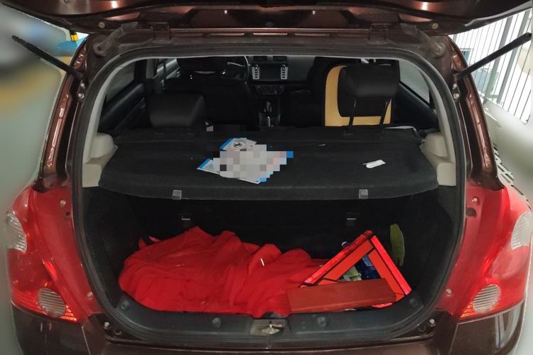 Used Suzuki Swift 2014 1.5L Automatic Fashion Edition Trunk