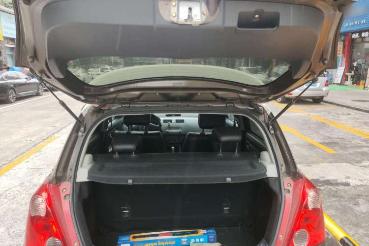 Used Suzuki Swift 2014 1.5L Automatic Fashion Edition Trunk
