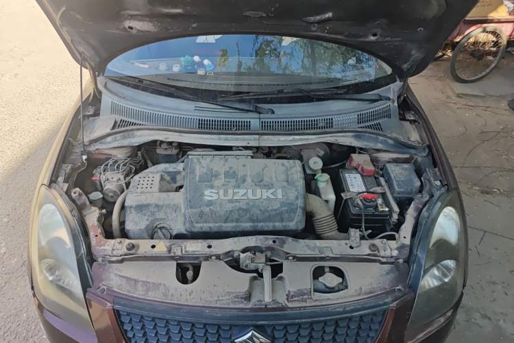 Used Suzuki Swift 2014 1.5L Automatic Fashion Edition Engine Bay