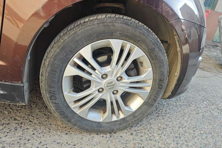 Used Suzuki Swift 2014 1.5L Automatic Fashion Edition Right Front Wheel Hub