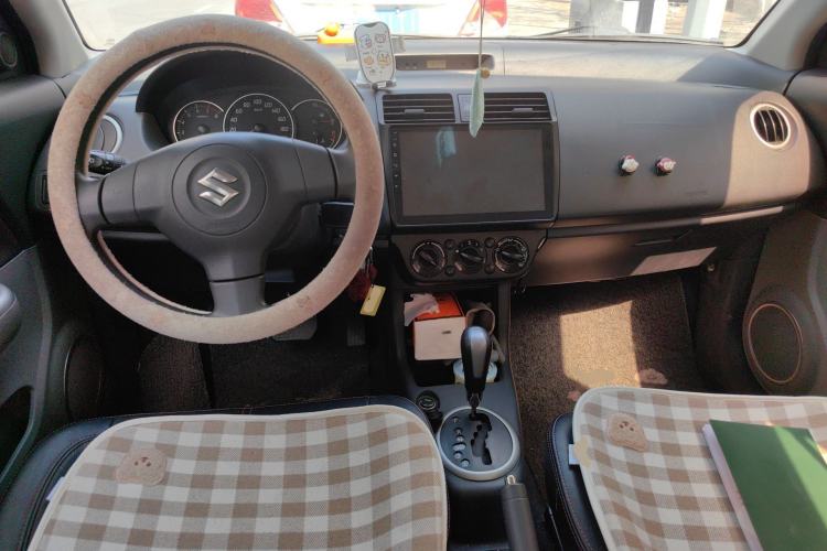 Used Suzuki Swift 2014 1.5L Automatic Fashion Edition Center Console