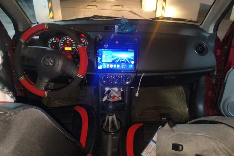 Used Suzuki Swift 2014 1.3L Manual Standard Edition Center Console