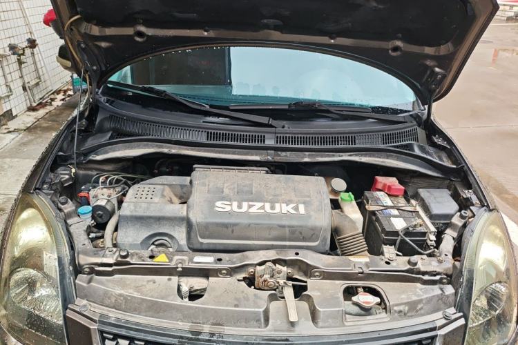 Used Suzuki Swift 2014 1.5L Automatic Fashion Edition Engine Bay