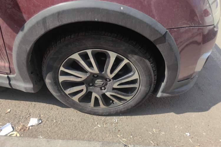 Used Suzuki Swift 2014 1.5L Automatic Fashion Edition Right Front Wheel Hub