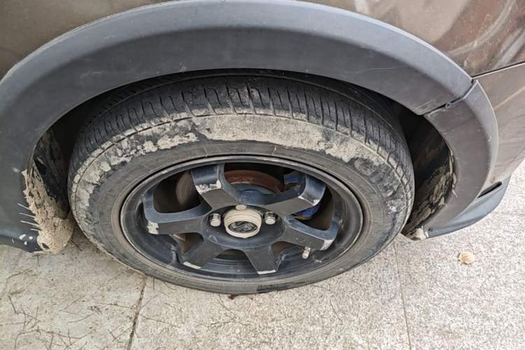 Used Suzuki Swift 2014 1.5L Automatic Fashion Edition Right Front Wheel Hub
