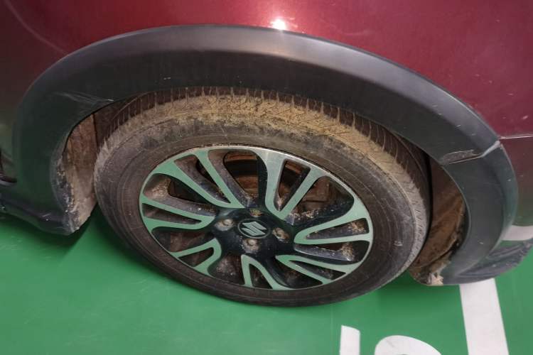 Used Suzuki Swift 2014 1.5L Automatic Fashion Edition Right Front Wheel Hub