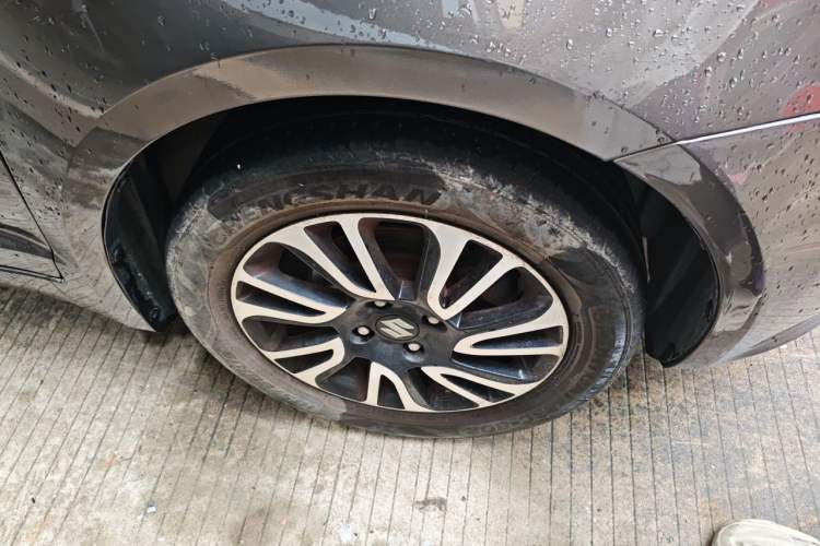 Used Suzuki Swift 2014 1.5L Automatic Fashion Edition Right Front Wheel Hub