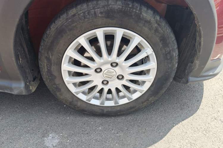 Used Suzuki Swift 2014 1.3L Manual Standard Edition Right Front Wheel Hub
