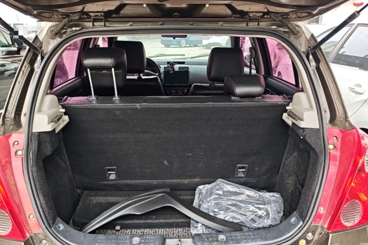 Used Suzuki Swift 2014 1.5L Automatic Fashion Edition Trunk
