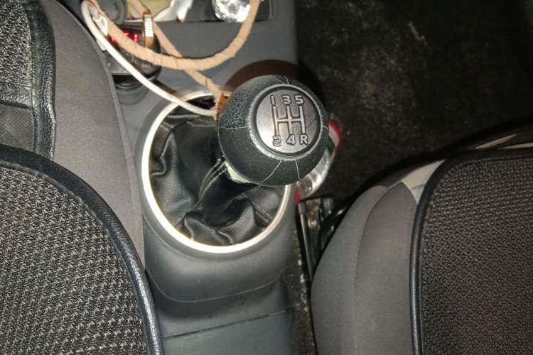 Used Suzuki Swift 2014 1.3L Manual Standard Edition Gear Lever
