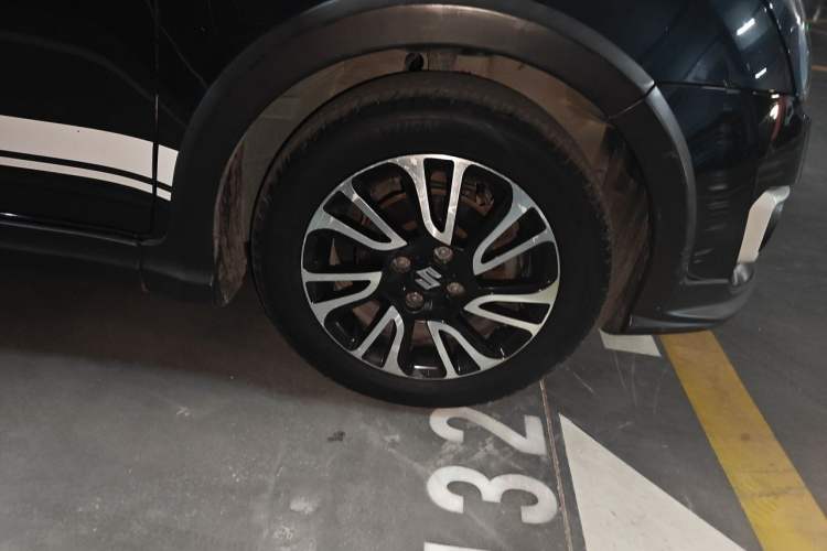 Used Suzuki Swift 2014 1.5L Automatic Fashion Edition Right Front Wheel Hub