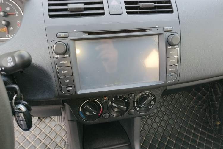 Used Suzuki Swift 2014 1.5L Automatic Fashion Edition Audio And AC Panel