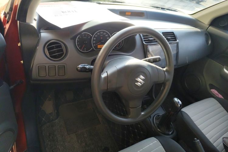 Used Suzuki Swift 2014 1.3L Manual Standard Edition Center Console
