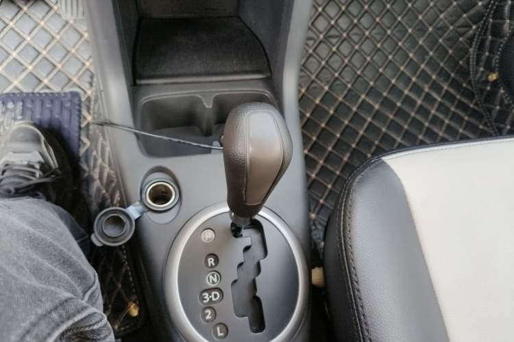 Used Suzuki Swift 2014 1.5L Automatic Fashion Edition Gear Lever