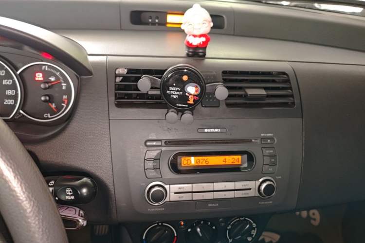 Used Suzuki Swift 2014 1.5L Automatic Fashion Edition Audio And AC Panel