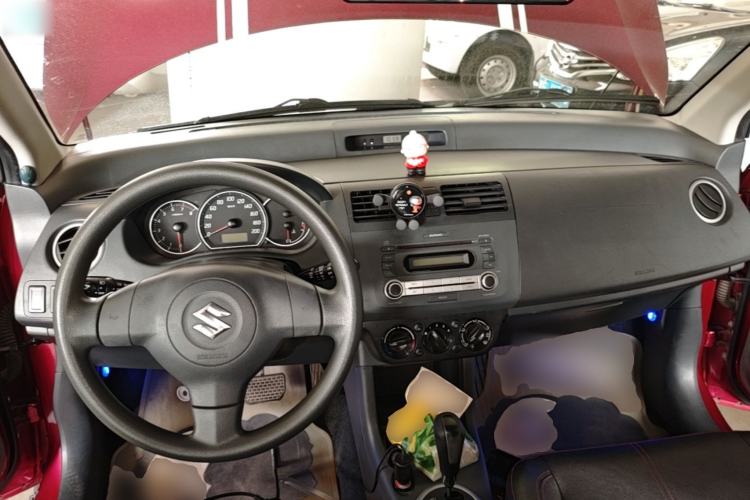 Used Suzuki Swift 2014 1.5L Automatic Fashion Edition Center Console