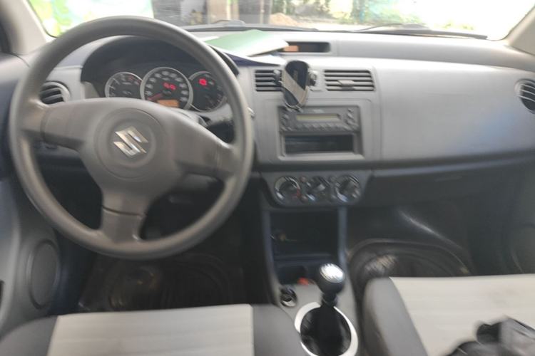 Used Suzuki Swift 2014 1.3L Manual Standard Edition Center Console
