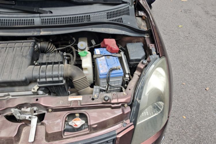 Used Suzuki Swift 2014 1.5L Automatic Fashion Edition Engine Bay Left