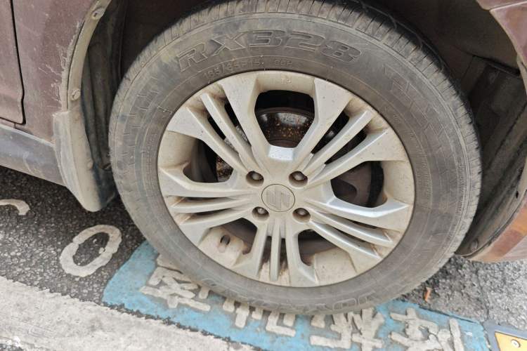 Used Suzuki Swift 2014 1.5L Automatic Fashion Edition Right Front Wheel Hub