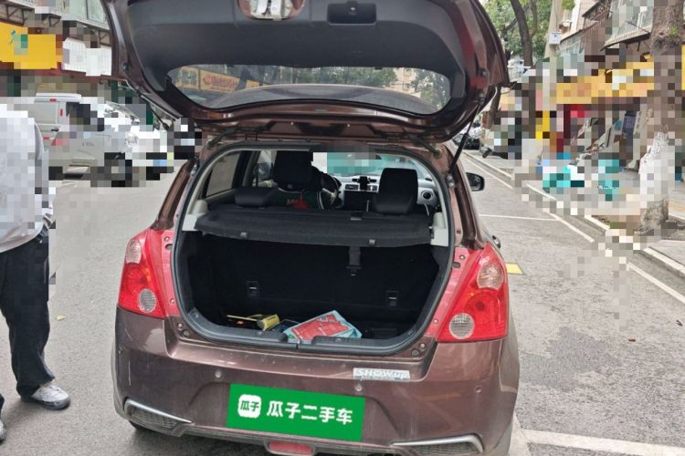 Used Suzuki Swift 2014 1.5L Automatic Fashion Edition Trunk