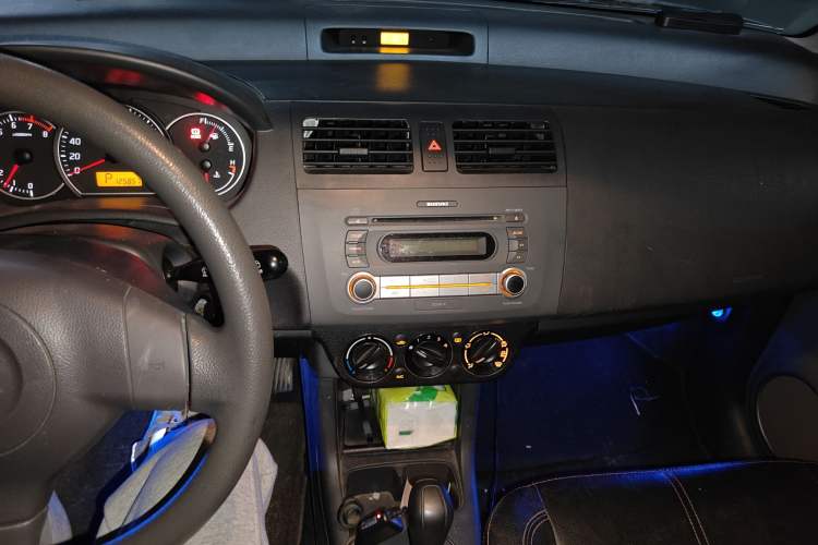 Used Suzuki Swift 2014 1.5L Automatic Fashion Edition Audio And AC Panel