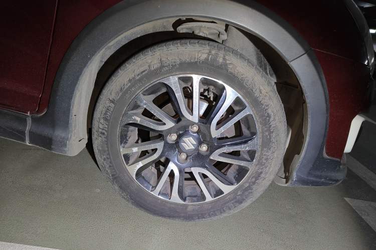 Used Suzuki Swift 2014 1.5L Automatic Fashion Edition Right Front Wheel Hub