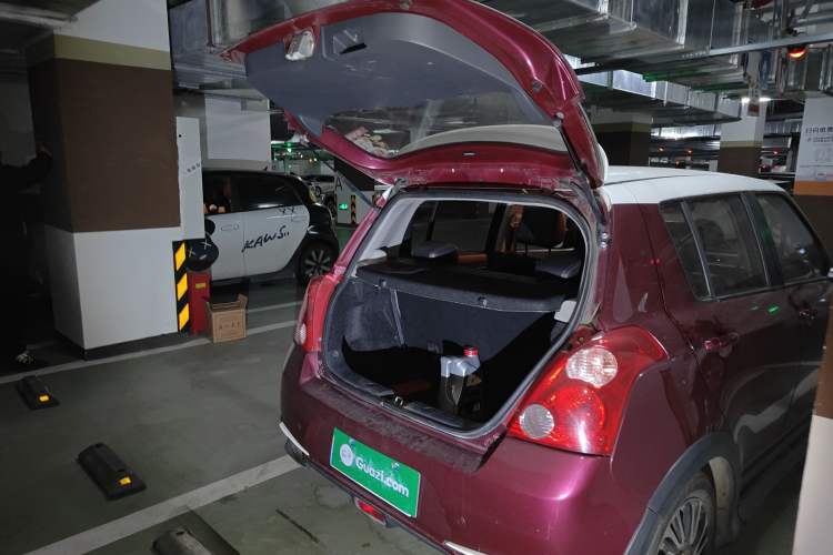 Used Suzuki Swift 2014 1.5L Automatic Fashion Edition Trunk