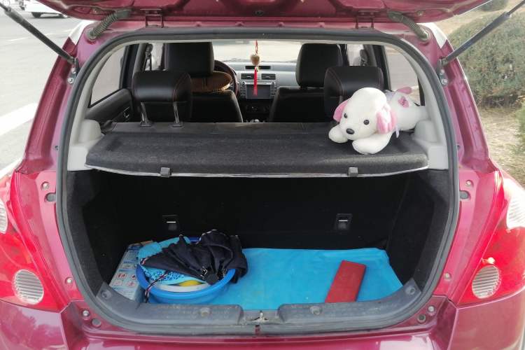 Used Suzuki Swift 2014 1.5L Automatic Fashion Edition Trunk