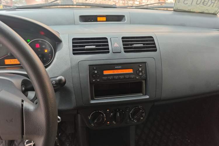 Used Suzuki Swift 2014 1.3L Manual Standard Edition Audio And AC Panel