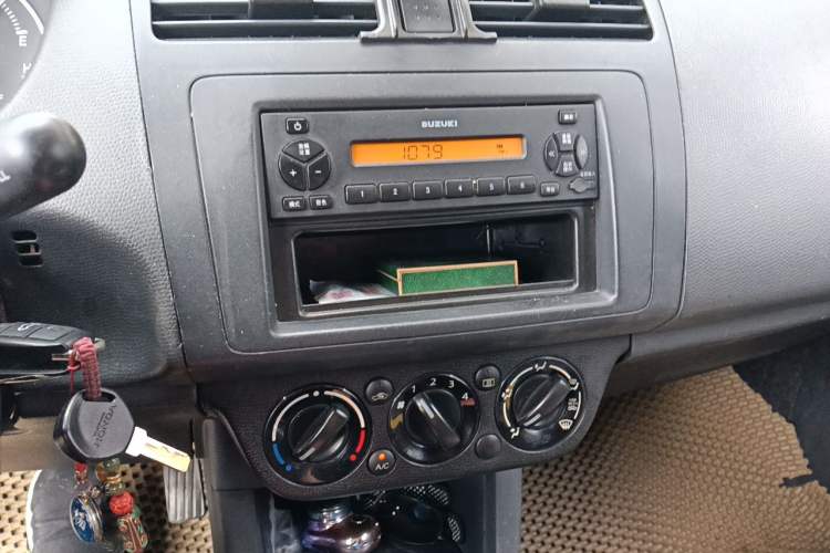 Used Suzuki Swift 2014 1.3L Manual Standard Edition Audio And AC Panel