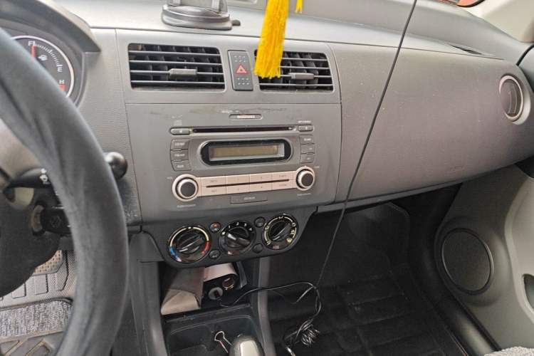 Used Suzuki Swift 2014 1.5L Automatic Fashion Edition Audio And AC Panel