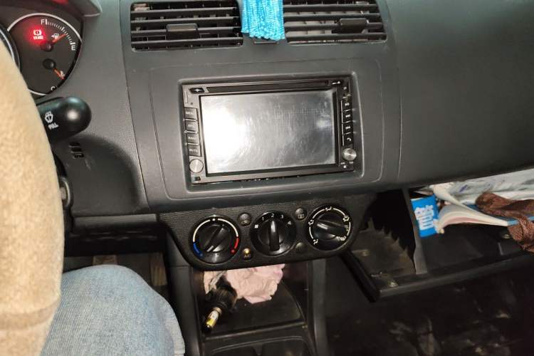 Used Suzuki Swift 2014 1.3L Manual Standard Edition Audio And AC Panel