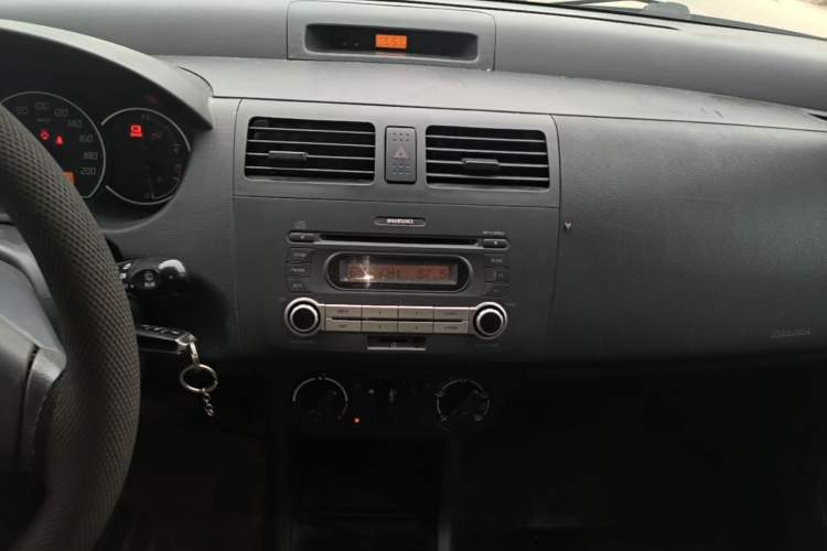 Used Suzuki Swift 2014 1.5L Automatic Fashion Edition Audio And AC Panel