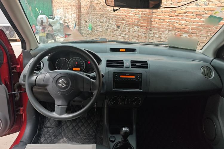 Used Suzuki Swift 2014 1.3L Manual Standard Edition Center Console
