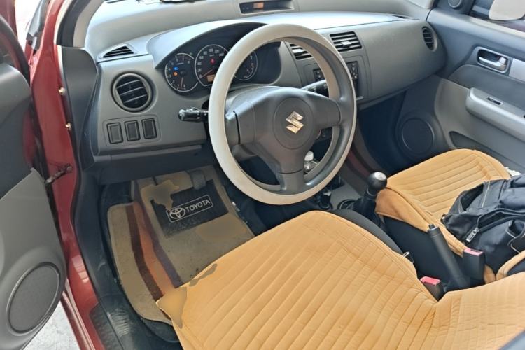 Used Suzuki Swift 2014 1.3L Manual Standard Edition Center Console