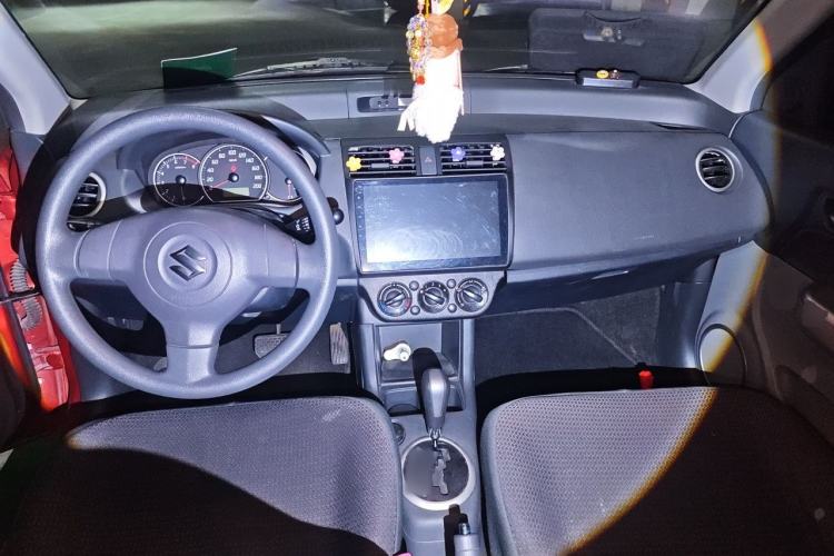 Used Suzuki Swift 2014 1.5L Automatic Fashion Edition Center Console