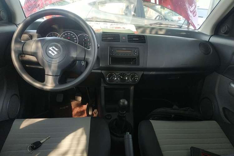 Used Suzuki Swift 2014 1.3L Manual Standard Edition Center Console