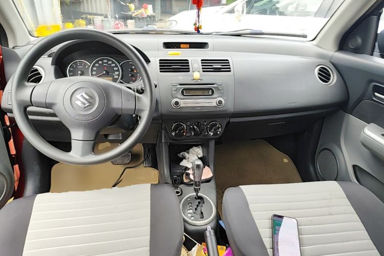 Used Suzuki Swift 2014 1.5L Automatic Fashion Edition Center Console
