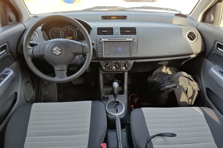 Used Suzuki Swift 2014 1.5L Automatic Fashion Edition Center Console