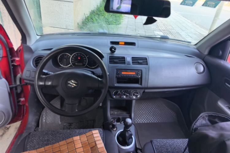 Used Suzuki Swift 2014 1.3L Manual Standard Edition Center Console