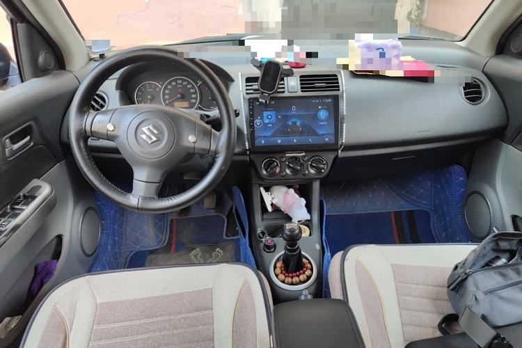 Used Suzuki Swift 2014 1.3L Manual Standard Edition Center Console