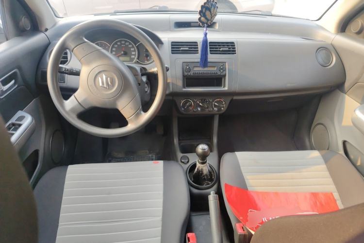 Used Suzuki Swift 2014 1.3L Manual Standard Edition Center Console