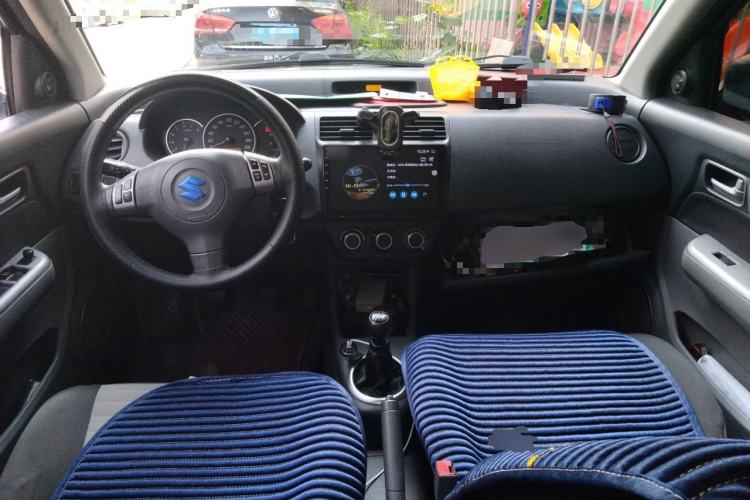Used Suzuki Swift 2014 1.3L Manual Standard Edition Center Console