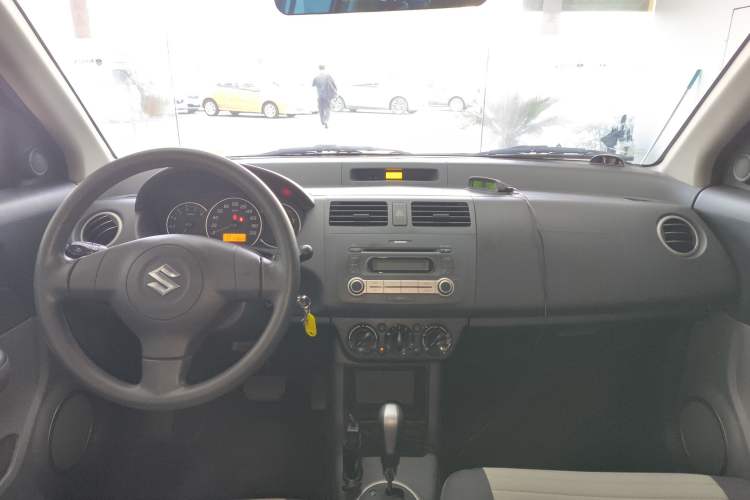 Used Suzuki Swift 2014 1.5L Automatic Fashion Edition Center Console