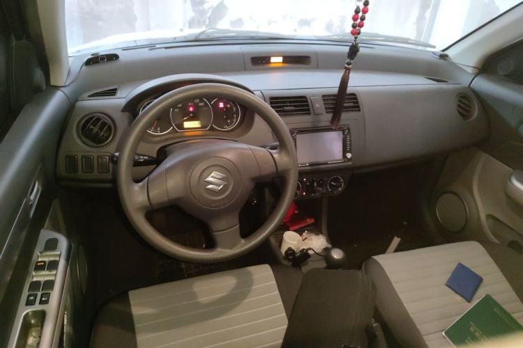 Used Suzuki Swift 2014 1.3L Manual Standard Edition Center Console